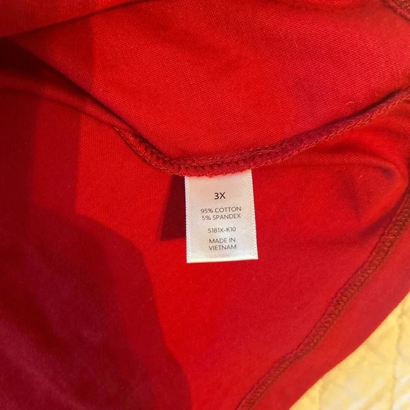 Loanna Red Long Sleeve VNeck Shirt. NWT - Picture 4 of 7